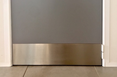 placa inferior de puerta inox